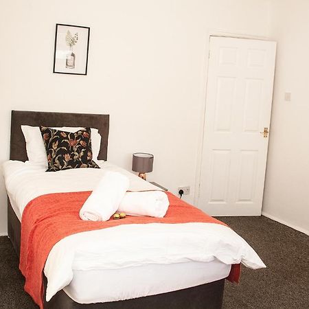 Trafford House - Stylish 3-Bed Home With Private Parking Manchester Dış mekan fotoğraf