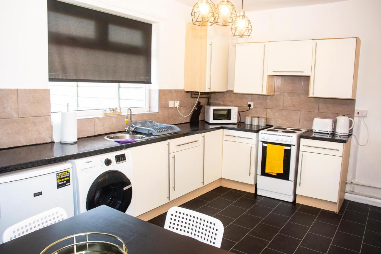 Trafford House - Stylish 3-Bed Home With Private Parking Manchester Dış mekan fotoğraf